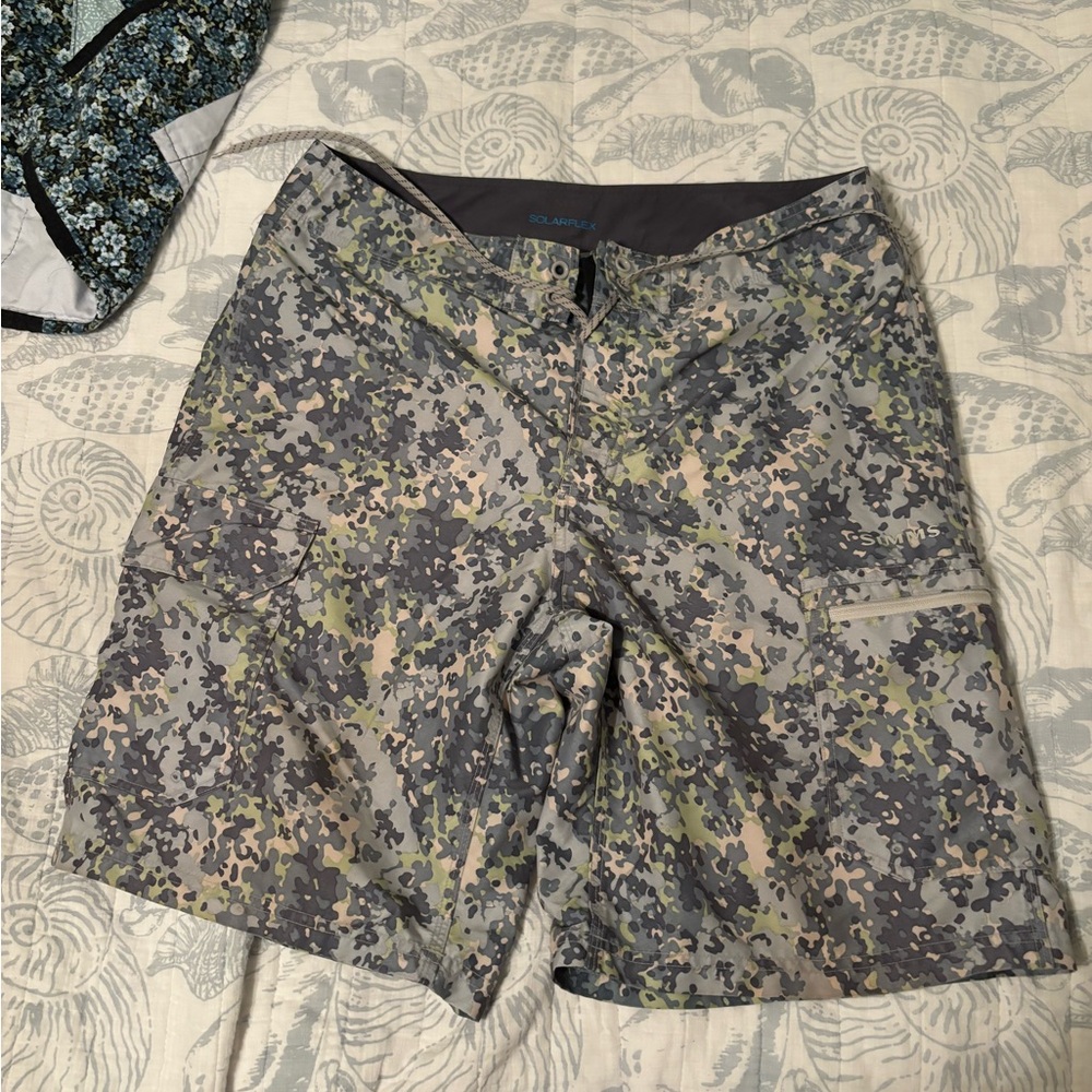 Simms Solarflex Shorts Size Medium - image 1